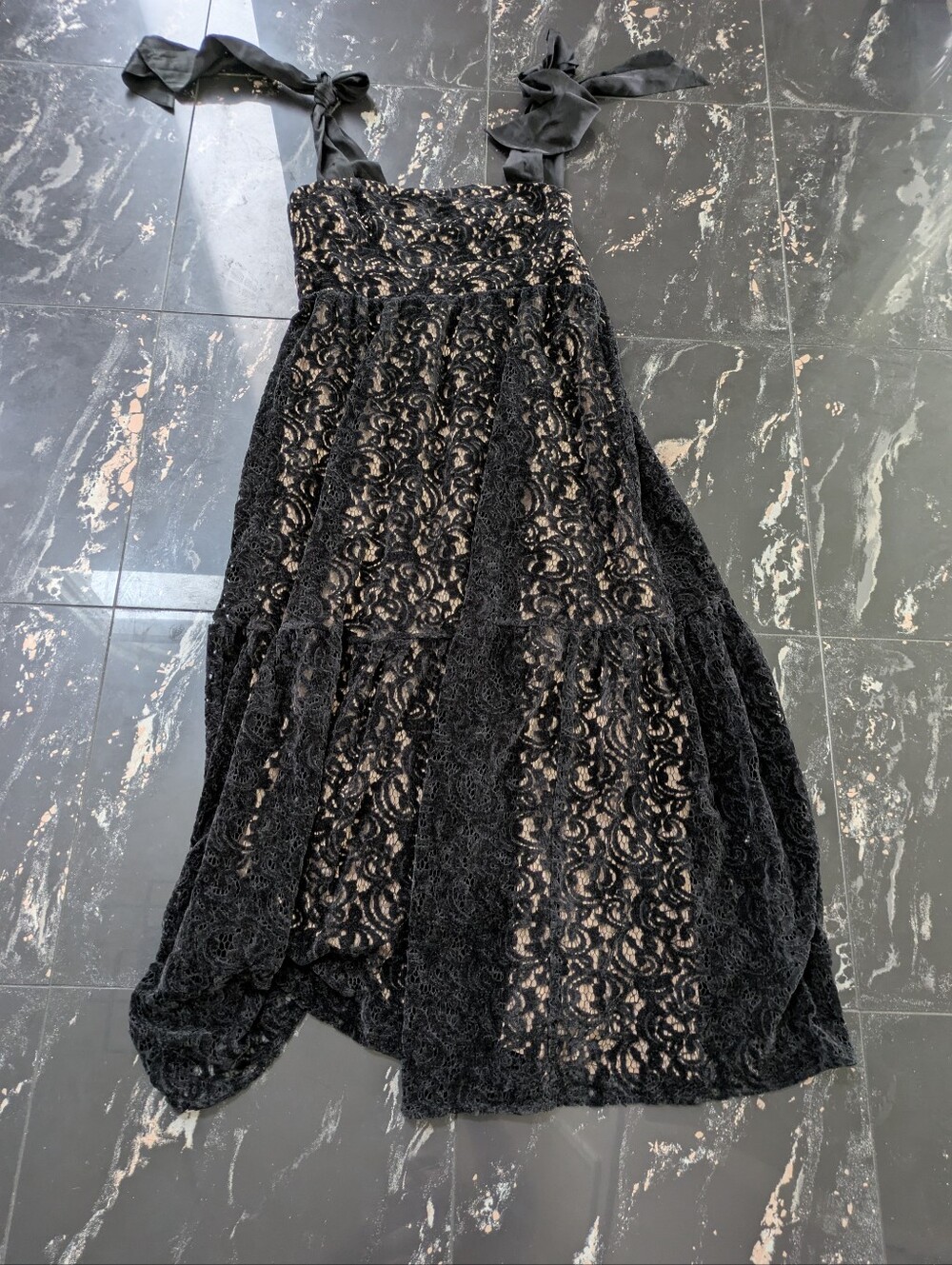 Farm Rio Satin-Trimmed Velvet Guipure Lace Maxi Dress Size Large - Picture 3 of 5